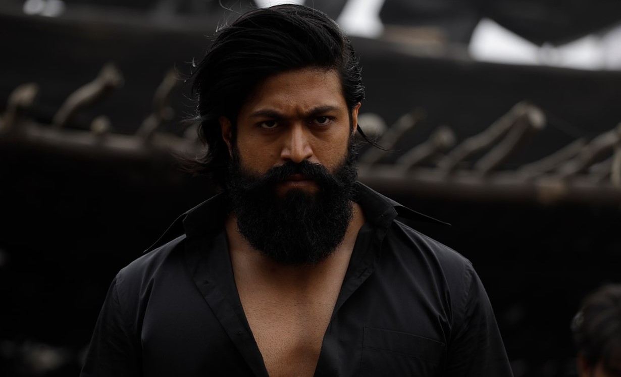 ’எமெர்ஜென்சி நடிகர் முதல் 5 டிவி சீரியல்கள் வரை…’  நடிகர் யஷ் வாழ்வின் முக்கிய திருப்பங்கள்!