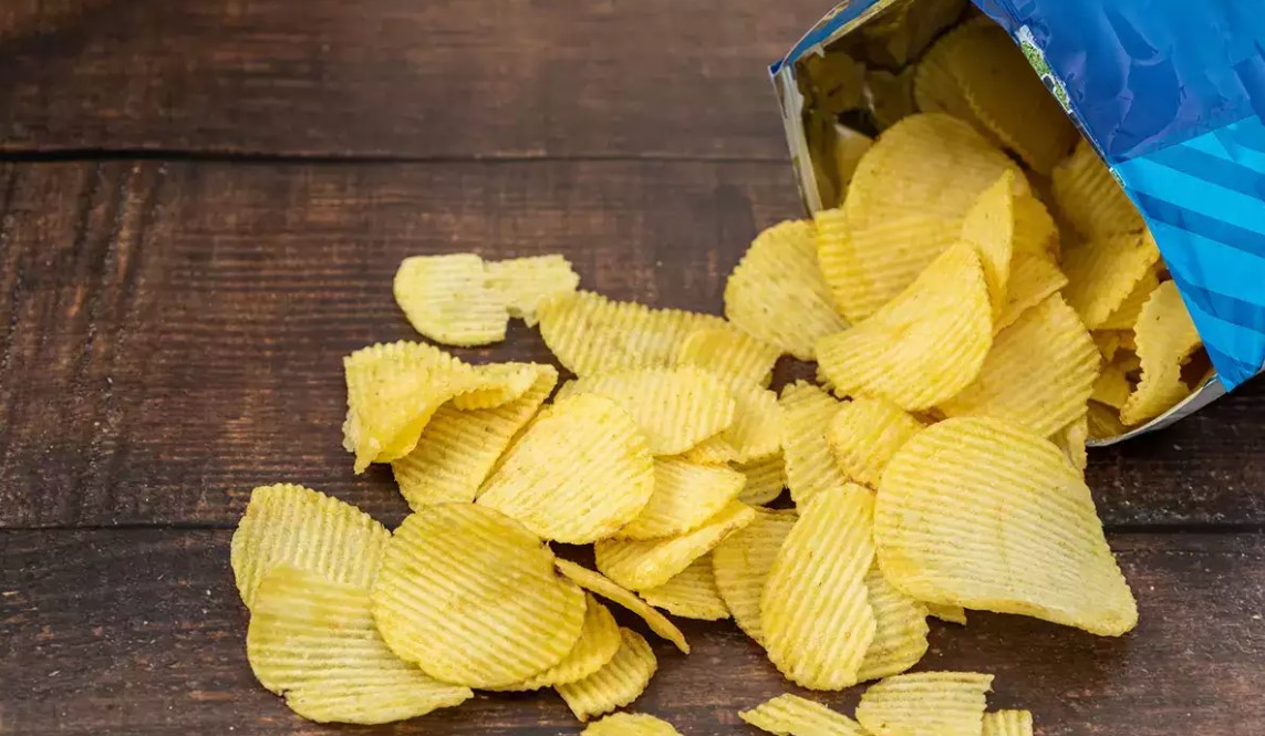 சிப்ஸ் பாக்கெட்களில் ஏன் காத்து அடைக்கிறாங்க? – Chips கண்டுபிடிச்ச கதை!